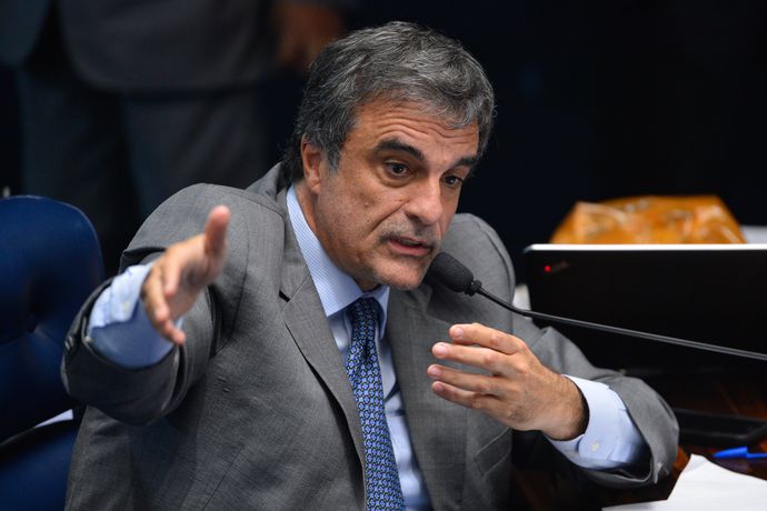 Cardozo incomoda - Crusoé