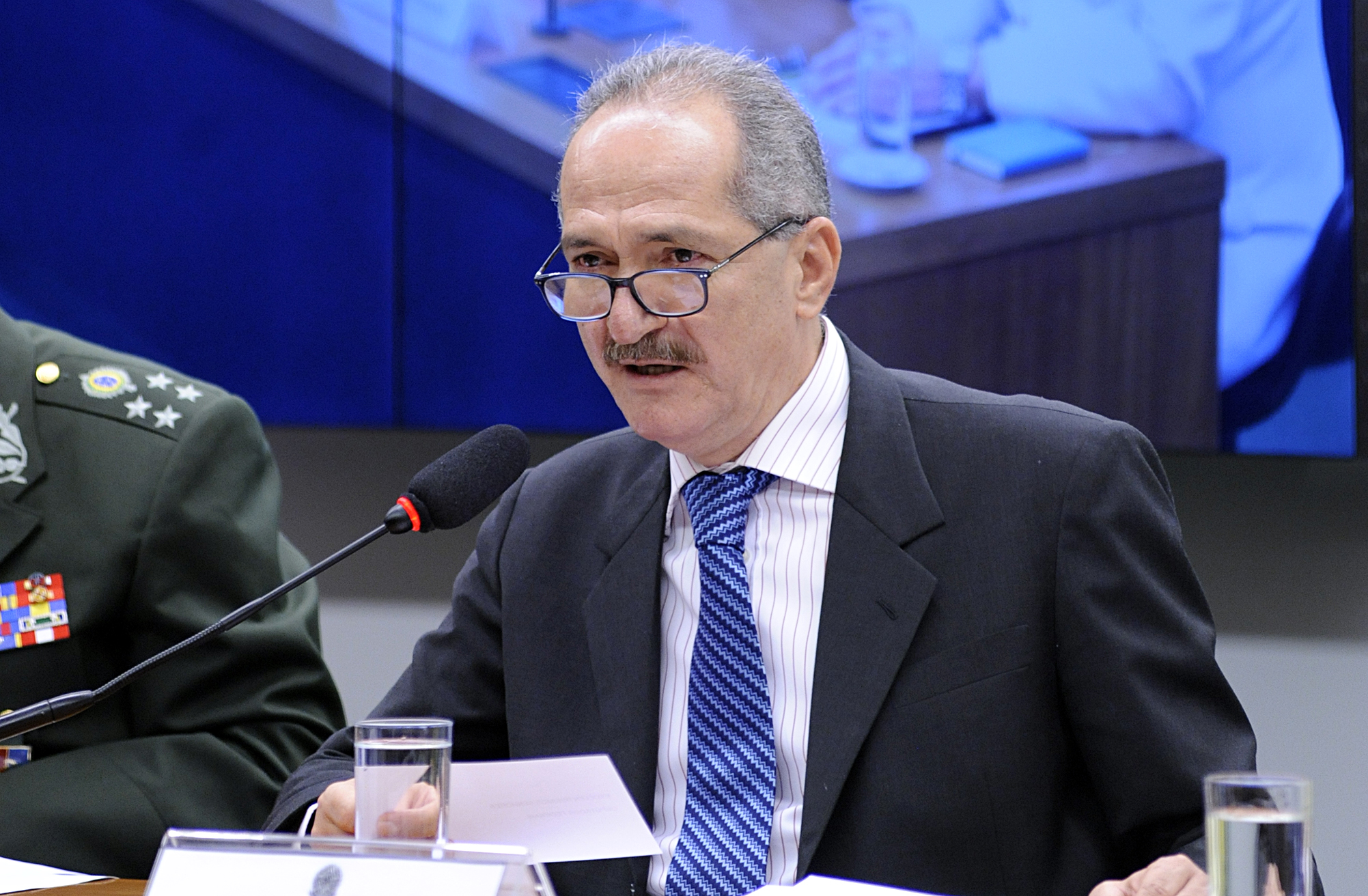 “Não tem nenhuma condenação”, diz Aldo Rebelo sobre Flávio