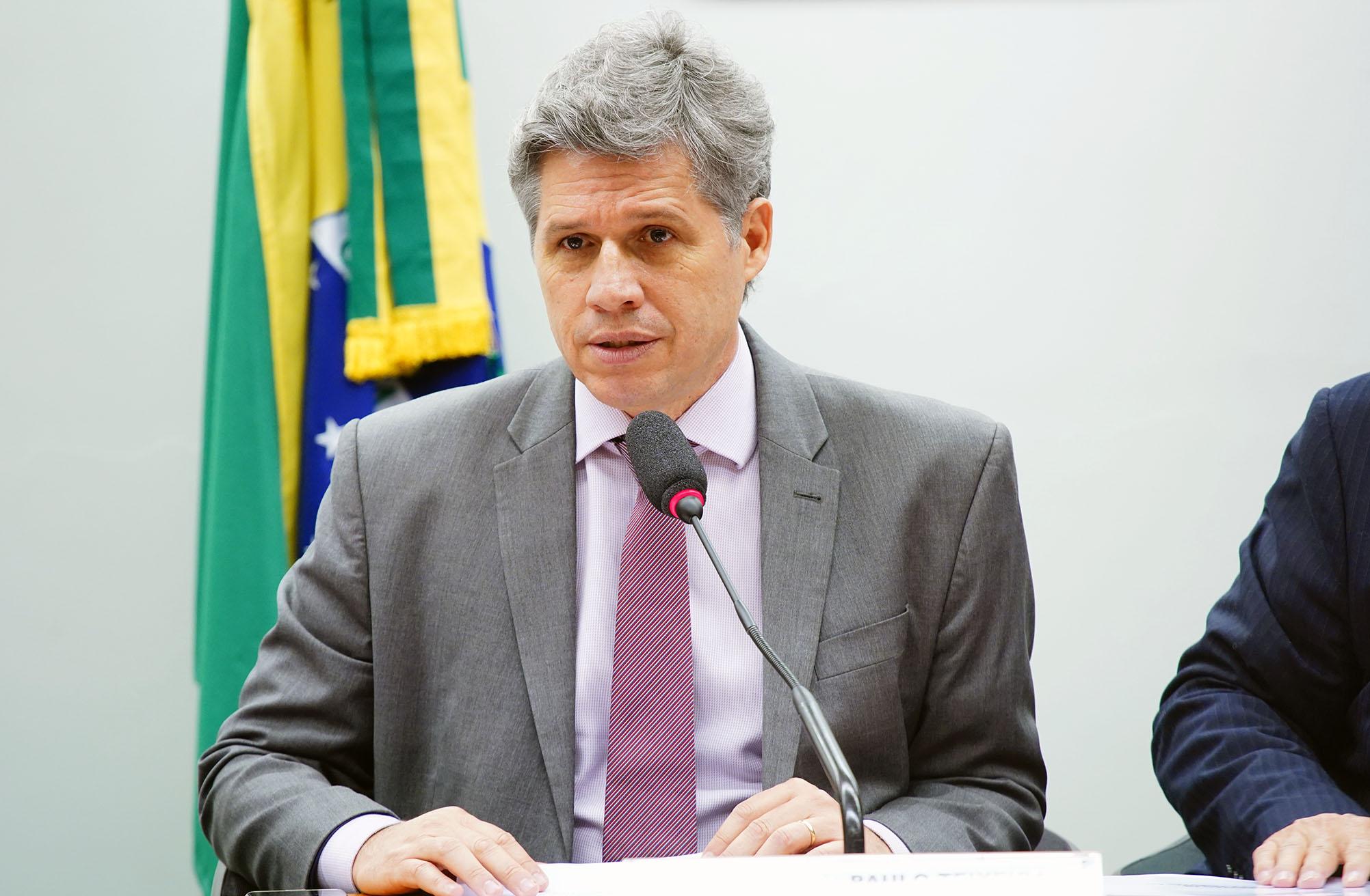 Petista quer impor teto ao valor cobrado por bancos por empréstimos