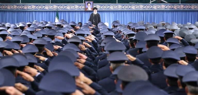 Israel destrói prédio onde ocorre escolha de líder supremo do Irã