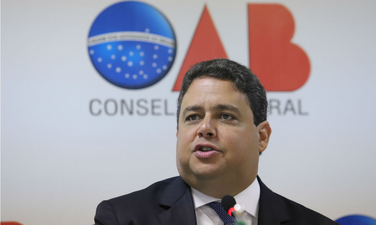 Ex-presidente da OAB volta a apelar nas redes