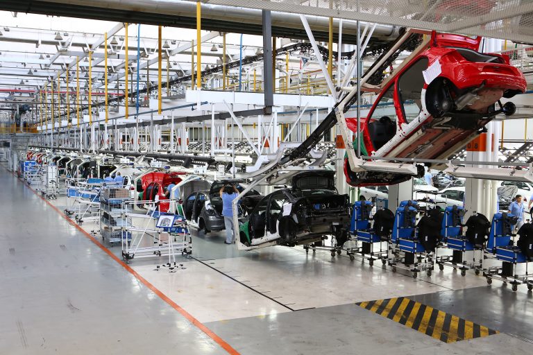Jornada de 40 horas pode exigir até 30 anos de ganhos de produtividade, diz CNI
