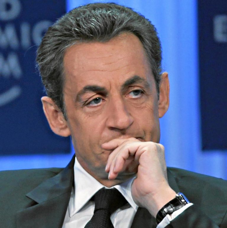 Ex-presidente francês Sarkozy vai deixar a cadeia
