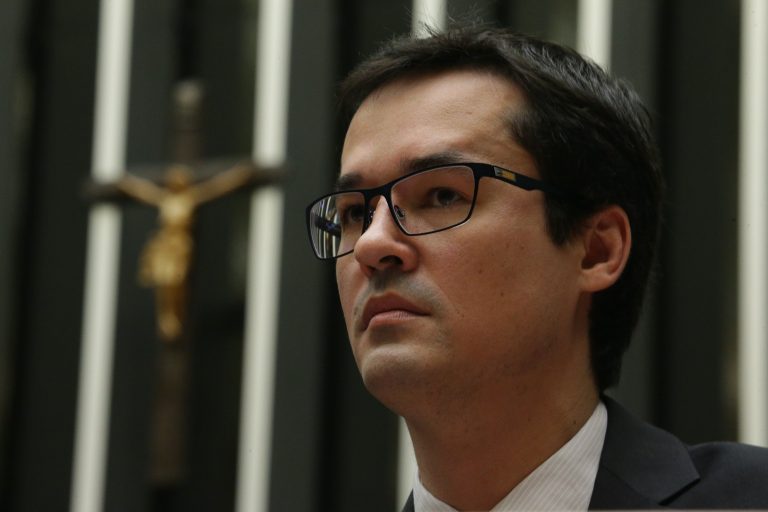 Deltan acusa PT de “estelionato eleitoral” por documentos apresentados no TSE