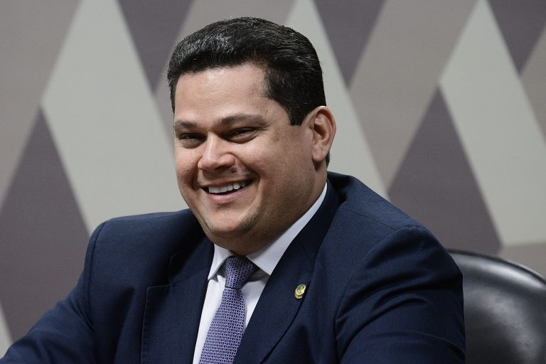 Por que Alcolumbre não vai pautar impeachment do STF