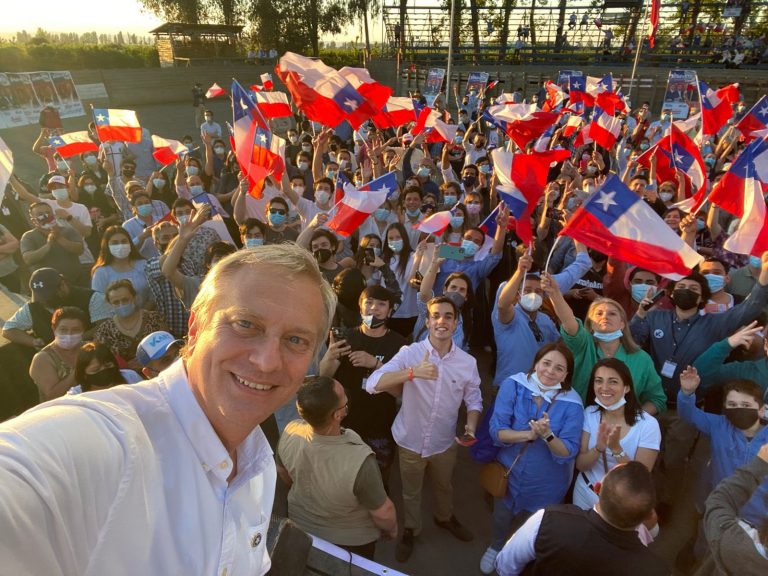 Chile vai às urnas com favoritismo da direita