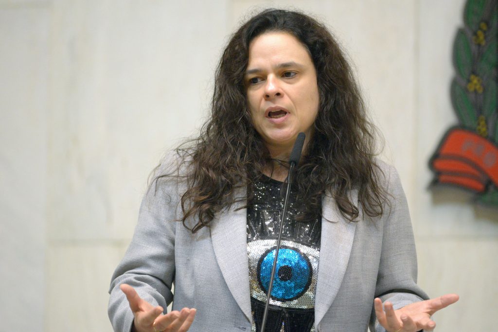 Janaina Paschoal se rebela contra cacique do PP