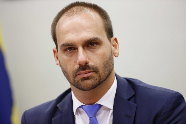 Moraes dá prazo para Eduardo apresentar alegações finais em processo por coação