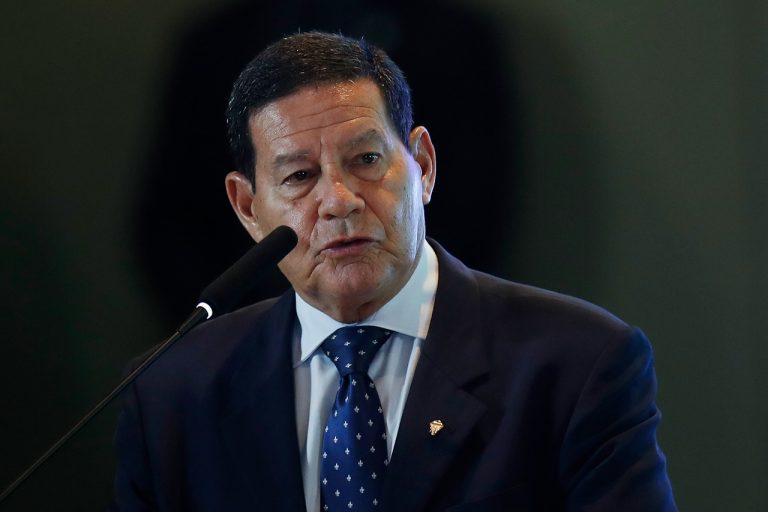 Mourão reclama de monitoramento de Bolsonaro: "Perseguição"