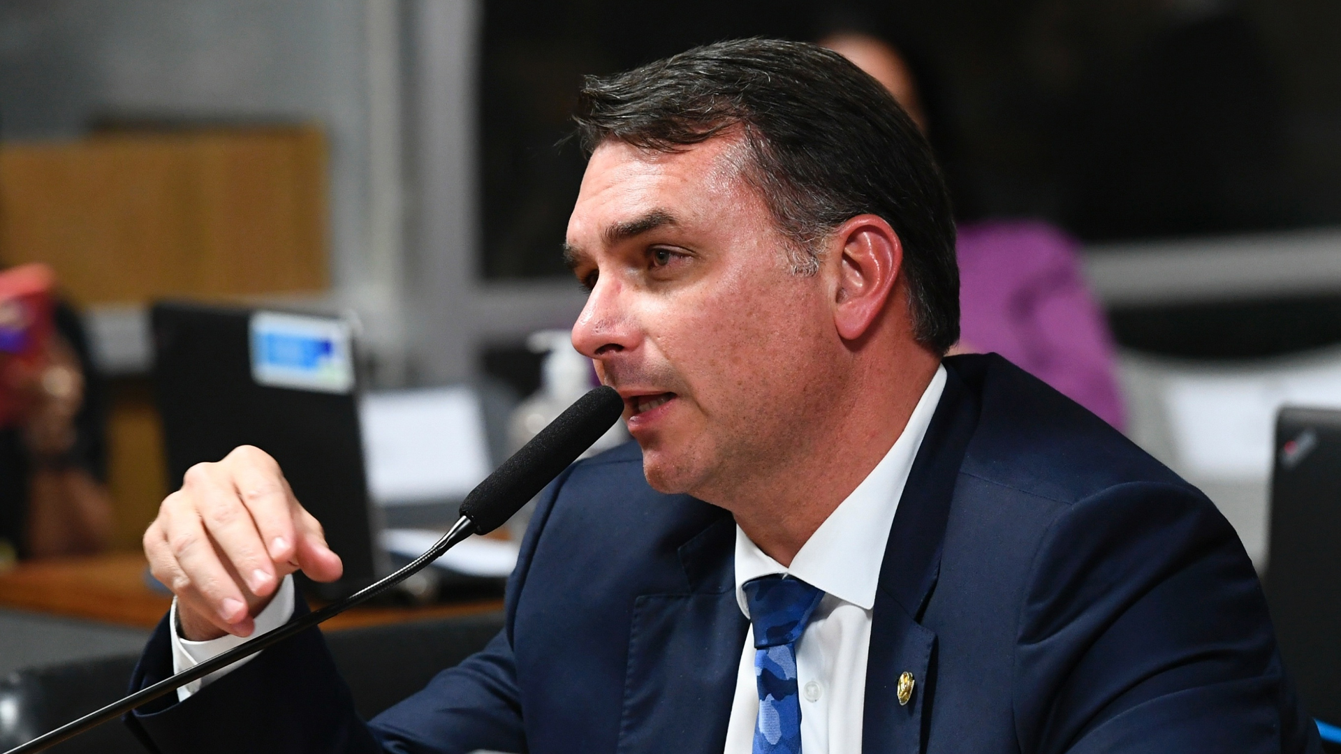 Flávio Bolsonaro, a ‘candidatura laranja’ e o plano bananesco