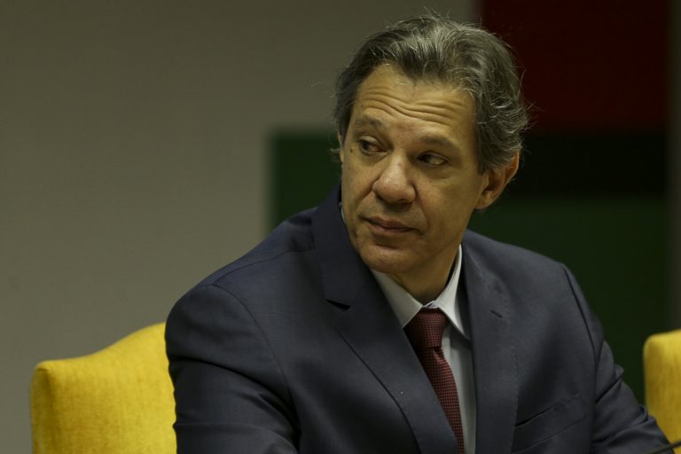 Mercado não vê a dívida pública escorregar para o buraco