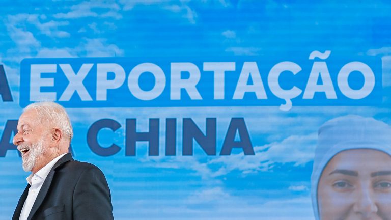 China compram mais do Brasil. Vendas aos EUA despencam