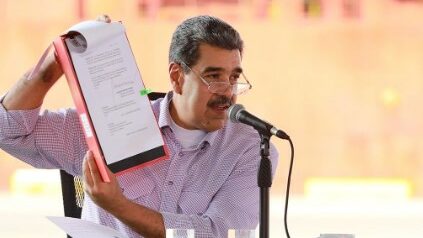 Ameaça de guerra e inflação de 500% marcam a Venezuela hoje