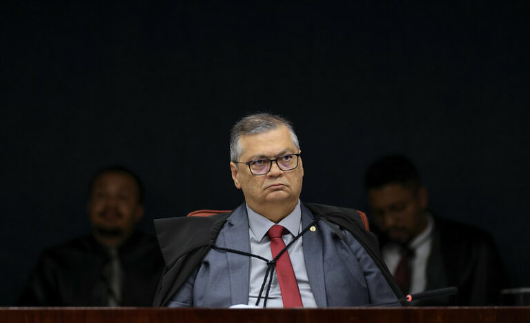 "Alguém imagina que um cartão ou Mickey vão mudar o julgamento?"