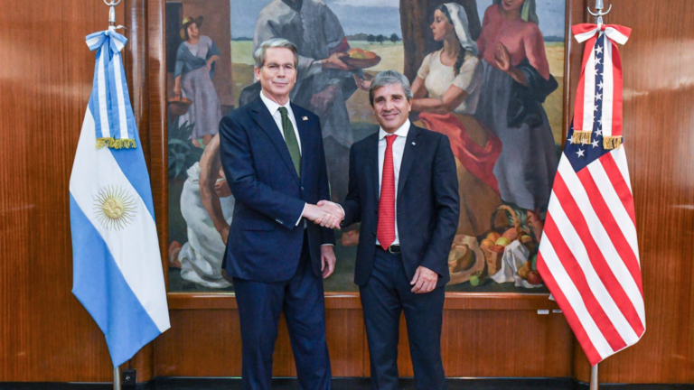 EUA dobra ajuda para salvar a Argentina