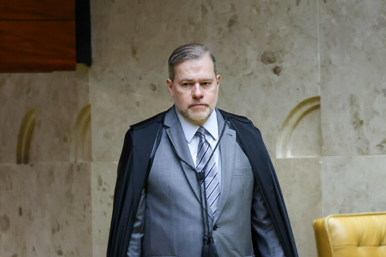 Atos "indicam necessidade de afastamento de Tofolli do caso Master", diz jurista