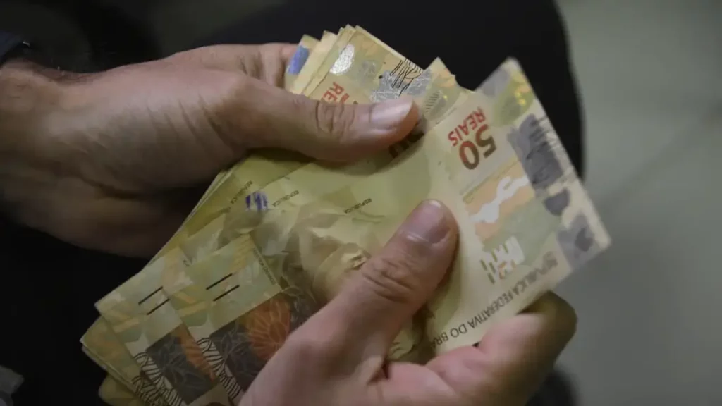 Abono salarial de até R$ 1.518 será pago em junho