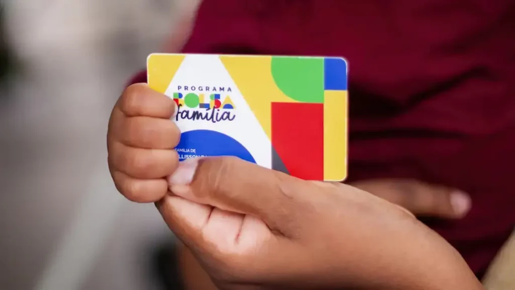 É possível trabalhar e continuar no Bolsa Família? Saiba como manter o benefício