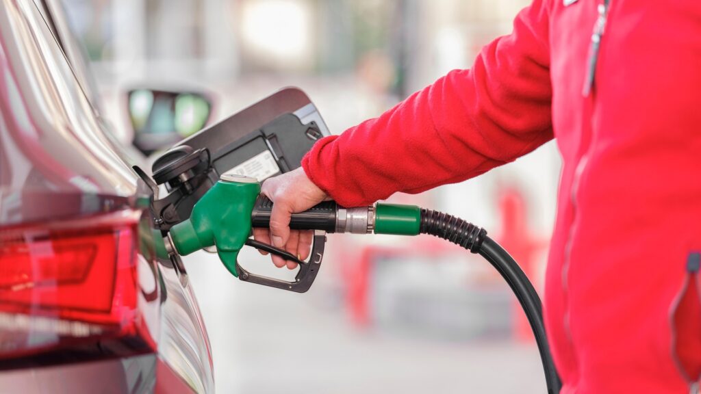 Preço da gasolina pode cair mais uma vez