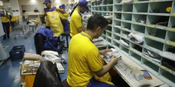 Aposentados prejudicados por fraudes no INSS agora podem buscar ajuda nas agências dos Correios