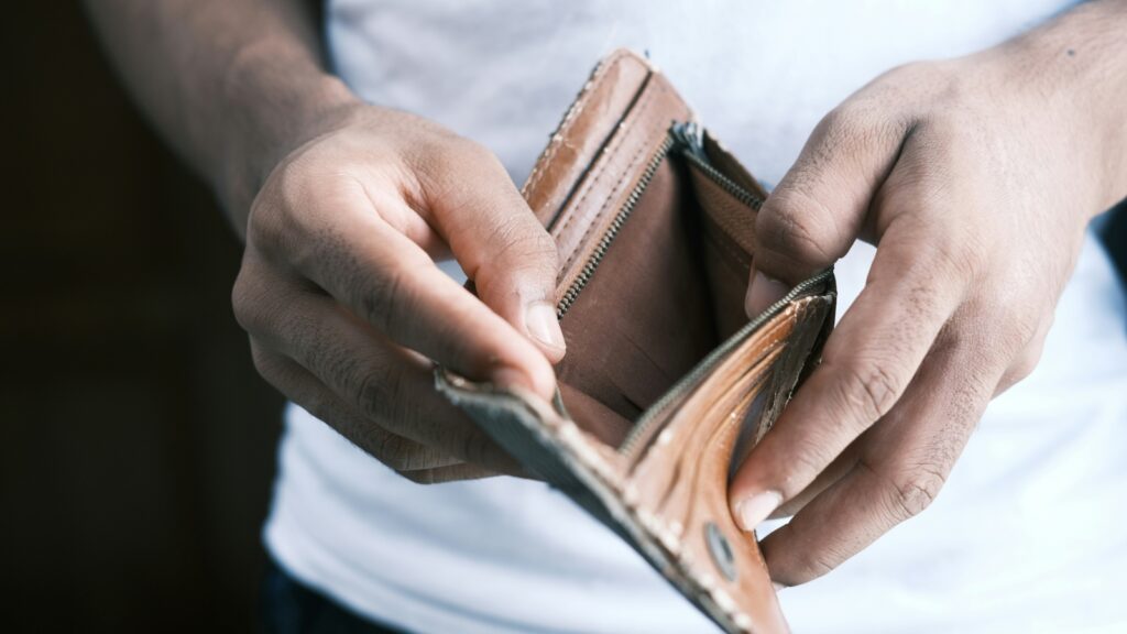 Como quitar dívidas sem o Desenrola Brasil