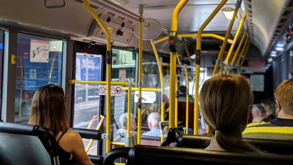 145 cidades brasileiras estão oferecendo transporte público gratuito em 2025