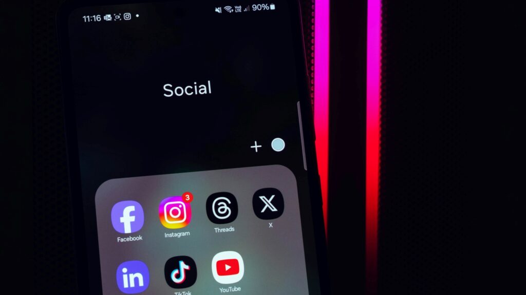 Vício em redes sociais: entenda os impactos na saúde mental e o que fazer para evitar