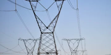 Consumidores irão pagar taxa extra na conta de energia em julho.