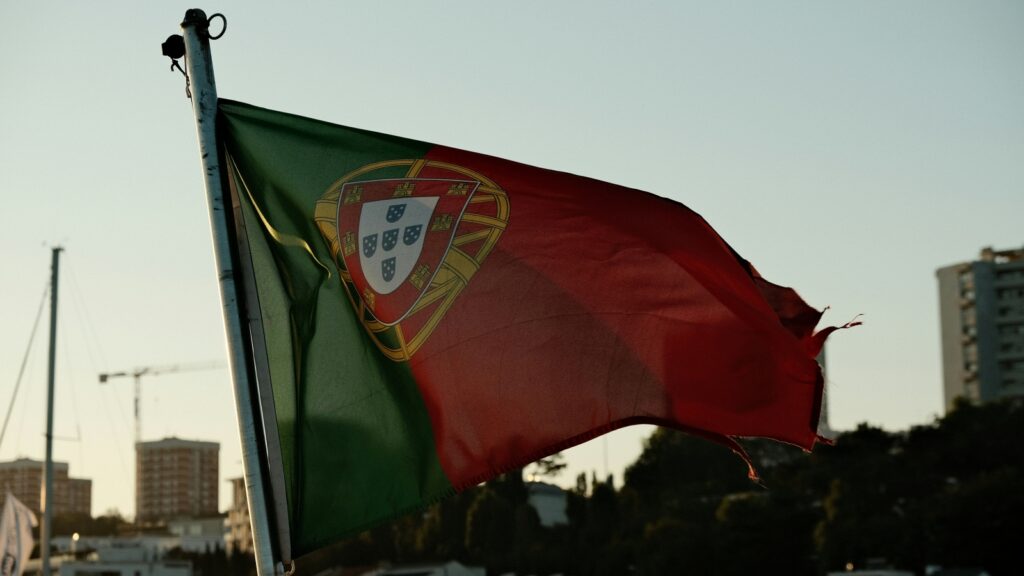 Quais são os direitos dos brasileiros notificados em Portugal?