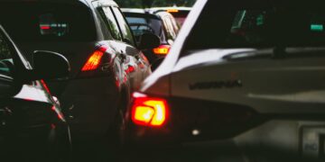 4 hábitos comuns que estragam o seu carro