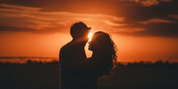 Astrologia revela 3 signos terão sorte no amor em julho