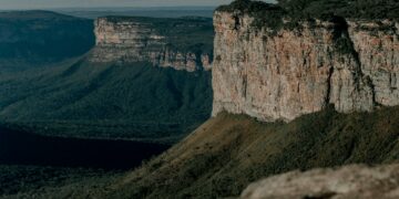 4 destinos brasileiros incríveis e baratos para conhecer em agosto de 2025