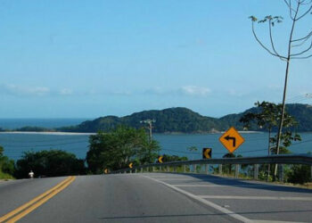 Essa viagem de carro é perfeita para quem ama praia e estrada