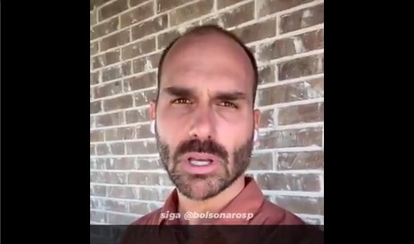 Poupado por Moraes, Eduardo segue com suas articulações