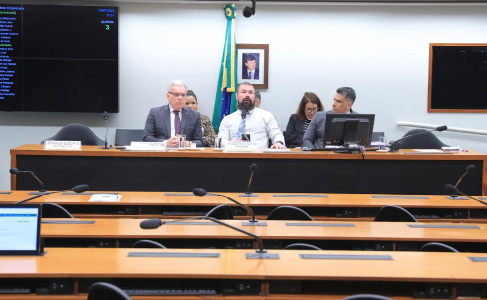 Comissão convoca reunião para votar moção de solidariedade a Bolsonaro