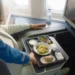 Alimentos que você deve evitar comer em um avião