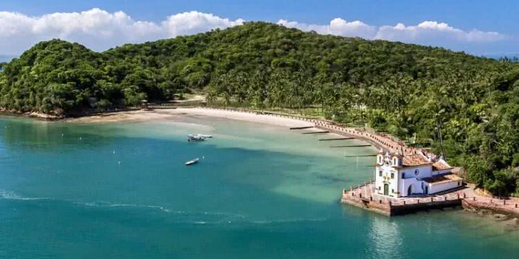 Praia paradisíaca no Brasil é reconhecida como a melhor do mundo