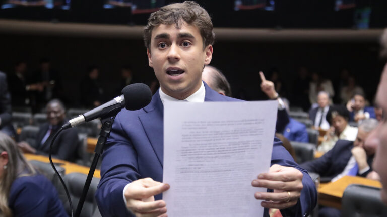 Eduardo cobra o "pouco ativo" Nikolas