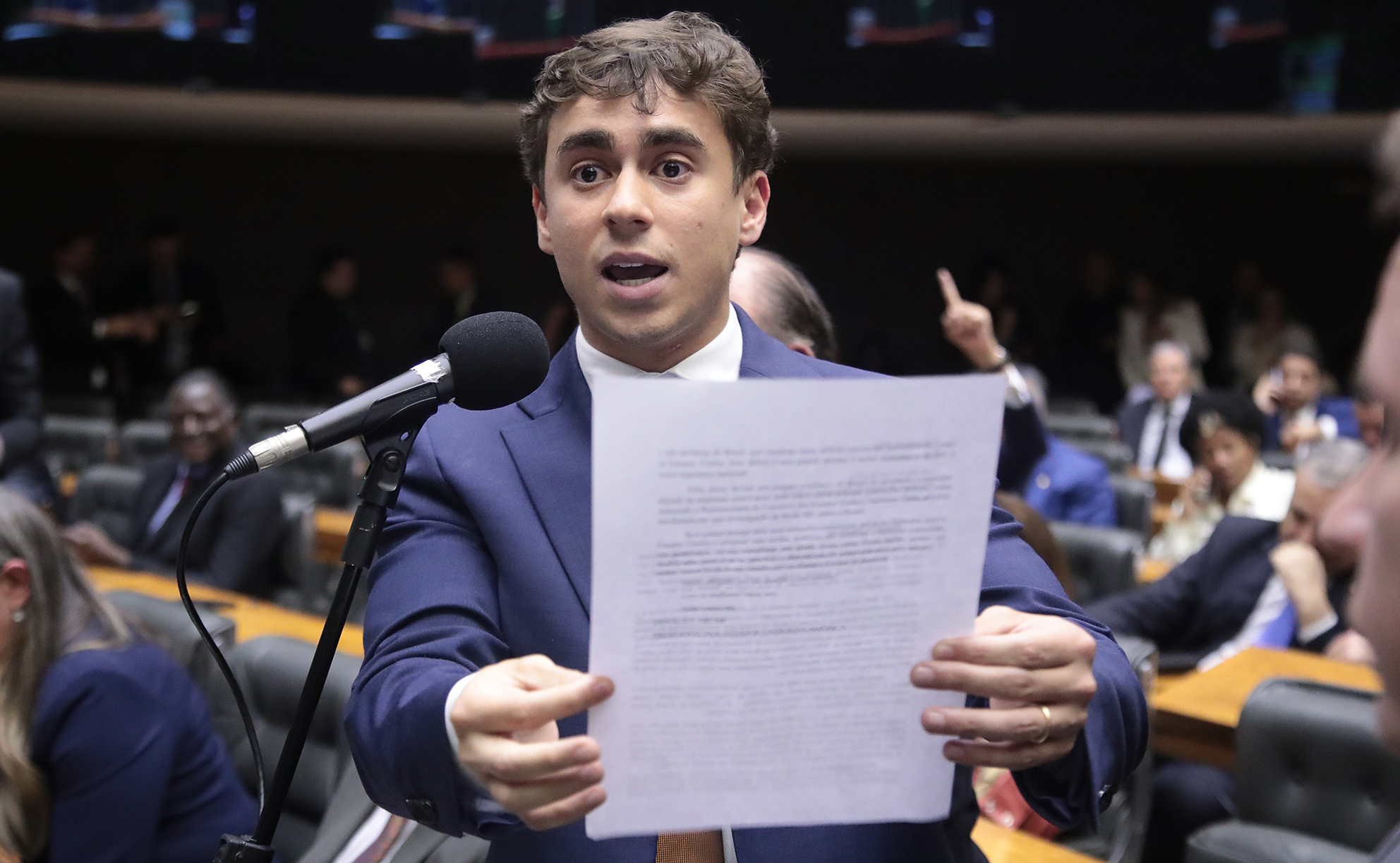 Eduardo cobra o "pouco ativo" Nikolas