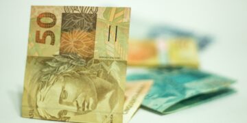 - Aposentadoria pode sofrer desconto de mais de R$ 400