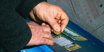 Homem que ganhou 70 vezes na loteria ensinou o segredo por trás das vitórias