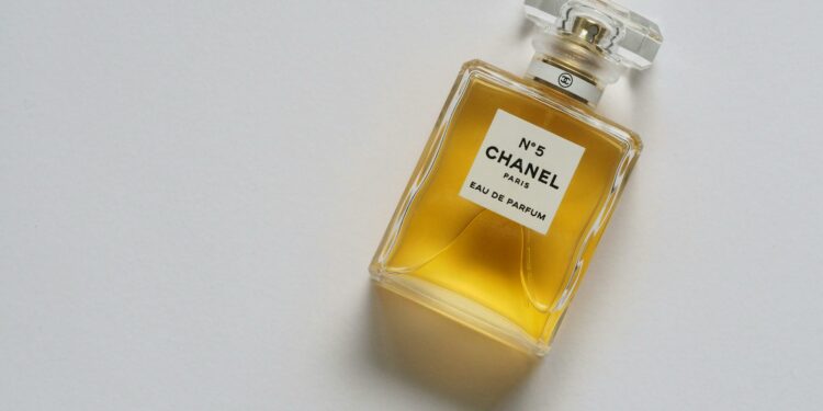 Os 8 perfumes mais icônicos de todos os tempos foram revelados