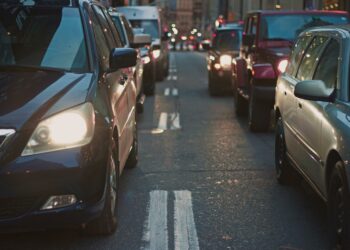 Motoristas são multados sem perceber por novo radar "invisível" do governo