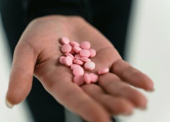 Estudo revela medicamentos comuns que podem elevar risco de demência