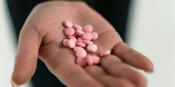Estudo revela medicamentos comuns que podem elevar risco de demência