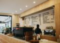 Nova regra nas cafeterias: pague pelo tempo que você passar sentado