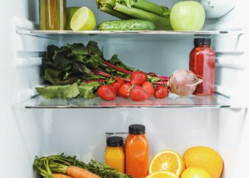 Fazer isso com a geladeira pode colocar seus alimentos e dinheiro em risco