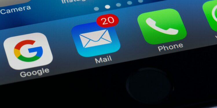 Como identificar e-mails falsos e evitar cair em golpes