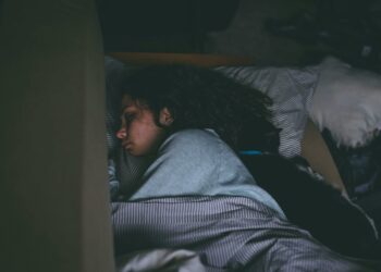 Dormir tarde pode destruir seu coração e acelerar doenças graves