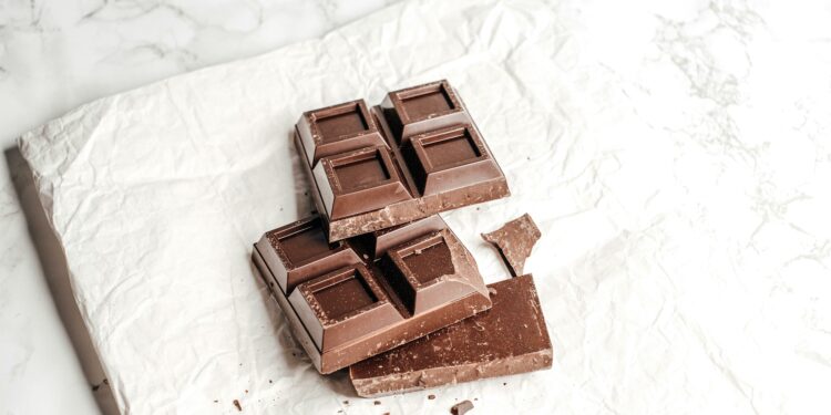 Alta histórica do chocolate afeta bolso e hábitos dos brasileiros